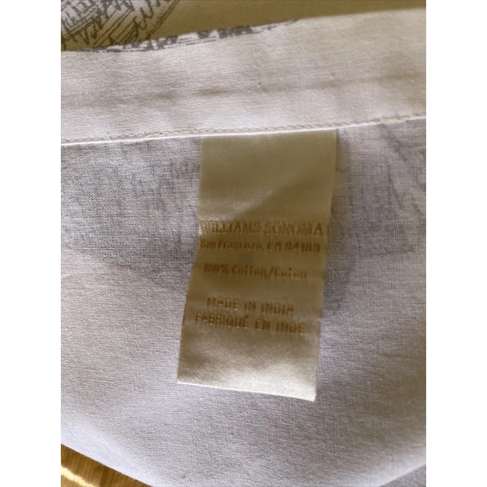 Williams Sonoma Table Runner and 4 Napkins Set New Seashell‎ Shell Coastal White